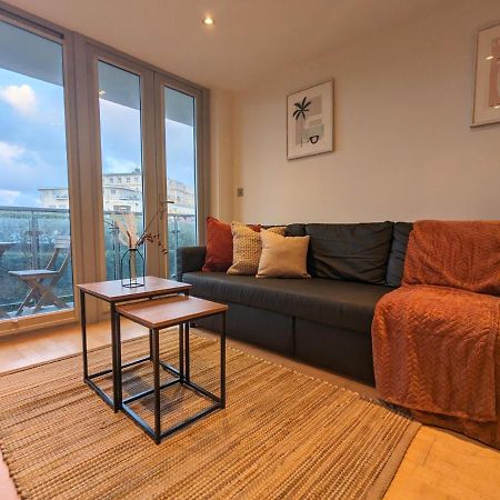 Apartment 100M From Fistral Beach- Underground Parking-Surf Shower & Locker- Sleeps 6 New Quay エクステリア 写真