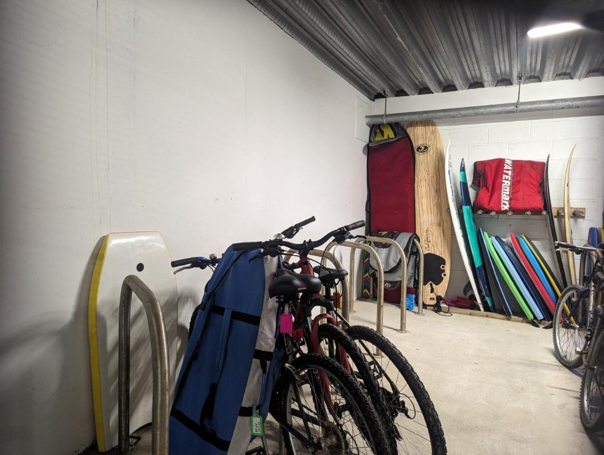 Apartment 100M From Fistral Beach- Underground Parking-Surf Shower & Locker- Sleeps 6 New Quay エクステリア 写真
