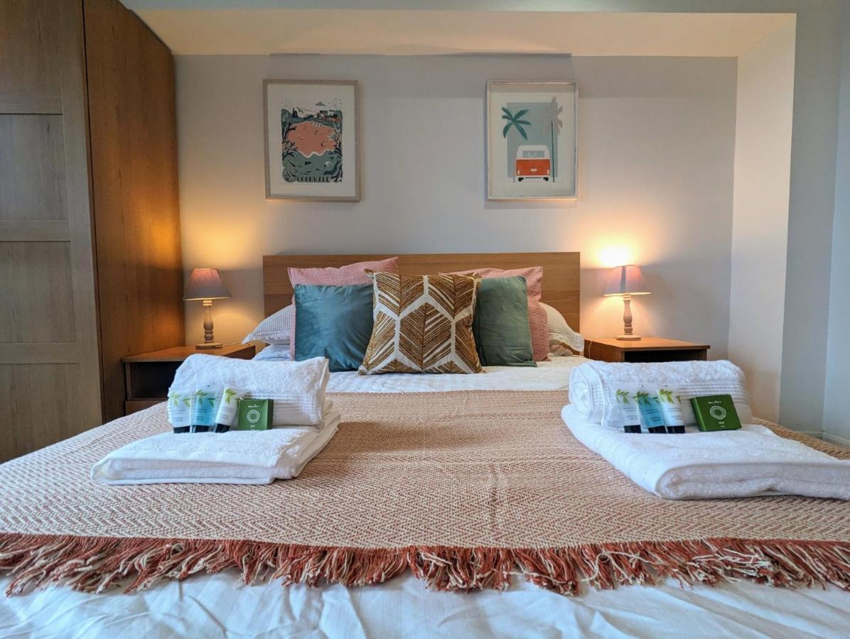 Apartment 100M From Fistral Beach- Underground Parking-Surf Shower & Locker- Sleeps 6 New Quay エクステリア 写真