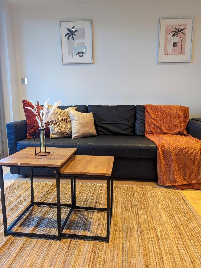 Apartment 100M From Fistral Beach- Underground Parking-Surf Shower & Locker- Sleeps 6 New Quay エクステリア 写真