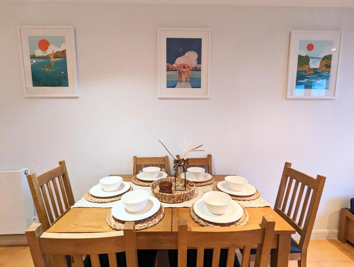 Apartment 100M From Fistral Beach- Underground Parking-Surf Shower & Locker- Sleeps 6 New Quay エクステリア 写真