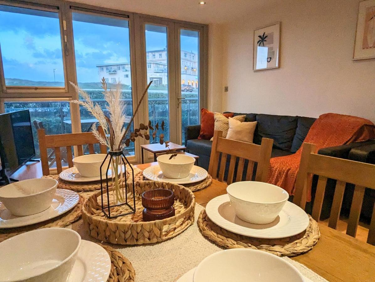 Apartment 100M From Fistral Beach- Underground Parking-Surf Shower & Locker- Sleeps 6 New Quay エクステリア 写真